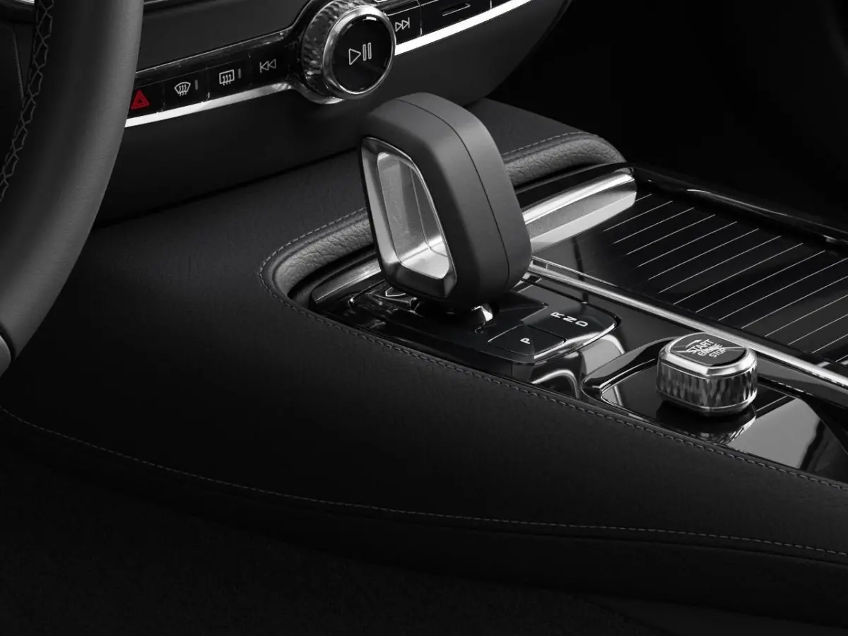 2.0 T6 Plug-in hybrid AWD Plus Dark | Achterbank verwarmd | Achteruitrijcamera | Apple Carplay/Android Auto|telefoonintegratie premium