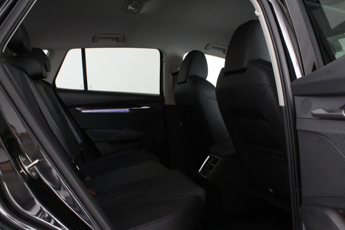 60 Business Edition Loft > Direct leverbaar/Warmtepomp/Winterpakket/Black Magic...