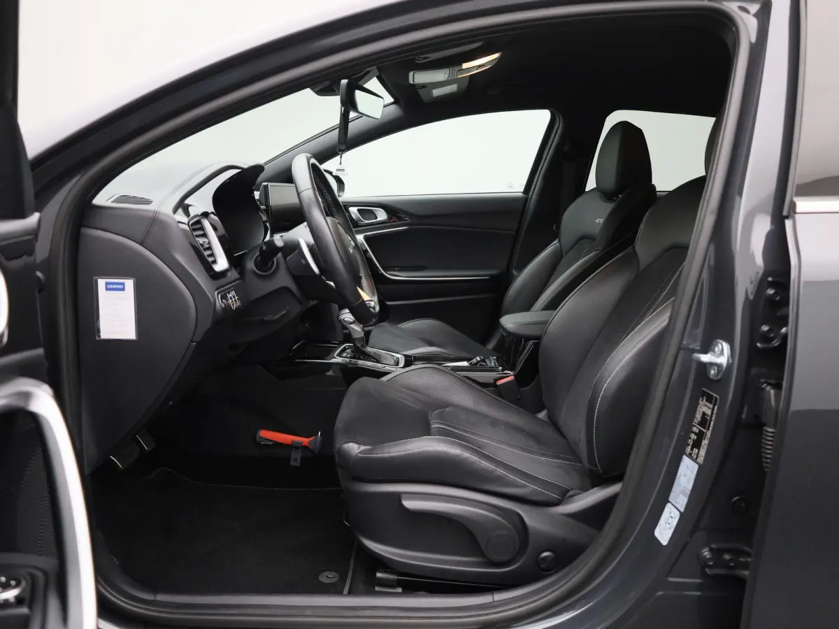 1.5 T-GDi GT-Line | CAMERA | STOEL-STUUR VERWARMING | CLIMATE CONTROL | ELEK.KOFFERBAK | LMV | DIGITAAL DASHBOARD | KEYLESS | HALF-LEDER | LED |