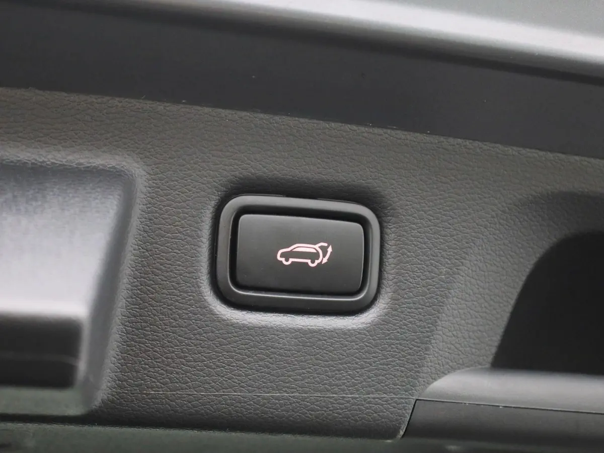 1.5 T-GDi GT-Line | CAMERA | STOEL-STUUR VERWARMING | CLIMATE CONTROL | ELEK.KOFFERBAK | LMV | DIGITAAL DASHBOARD | KEYLESS | HALF-LEDER | LED |