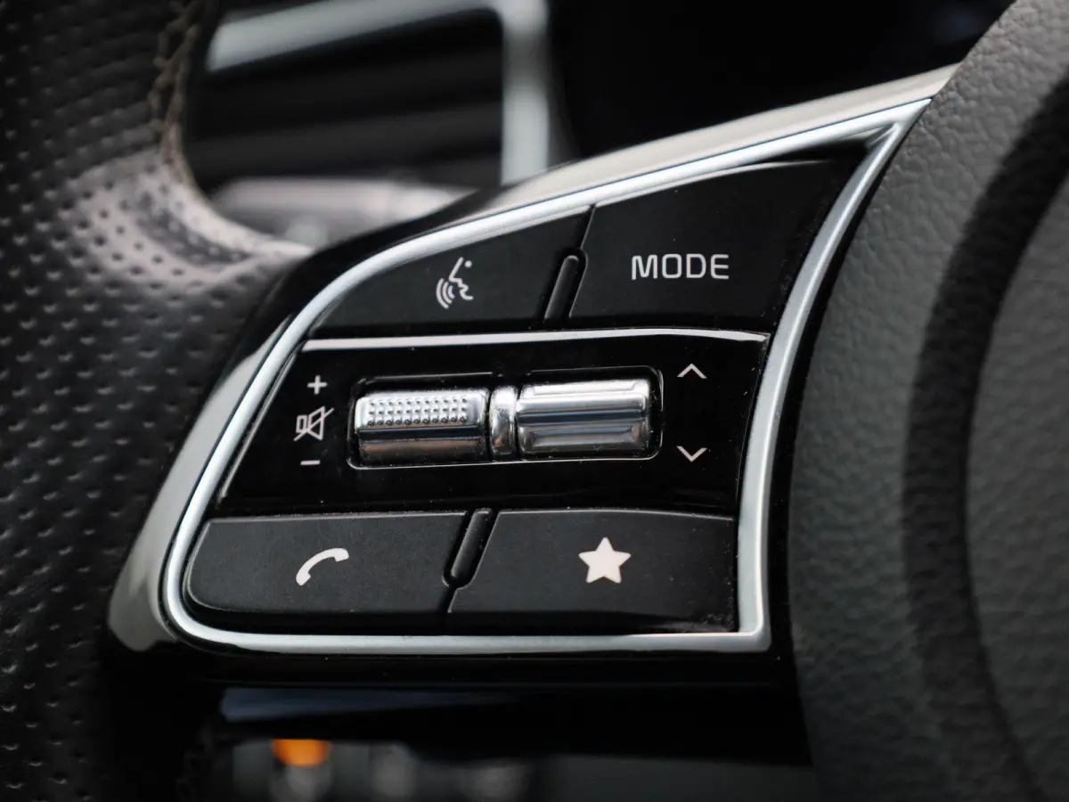 1.5 T-GDi GT-Line | CAMERA | STOEL-STUUR VERWARMING | CLIMATE CONTROL | ELEK.KOFFERBAK | LMV | DIGITAAL DASHBOARD | KEYLESS | HALF-LEDER | LED |
