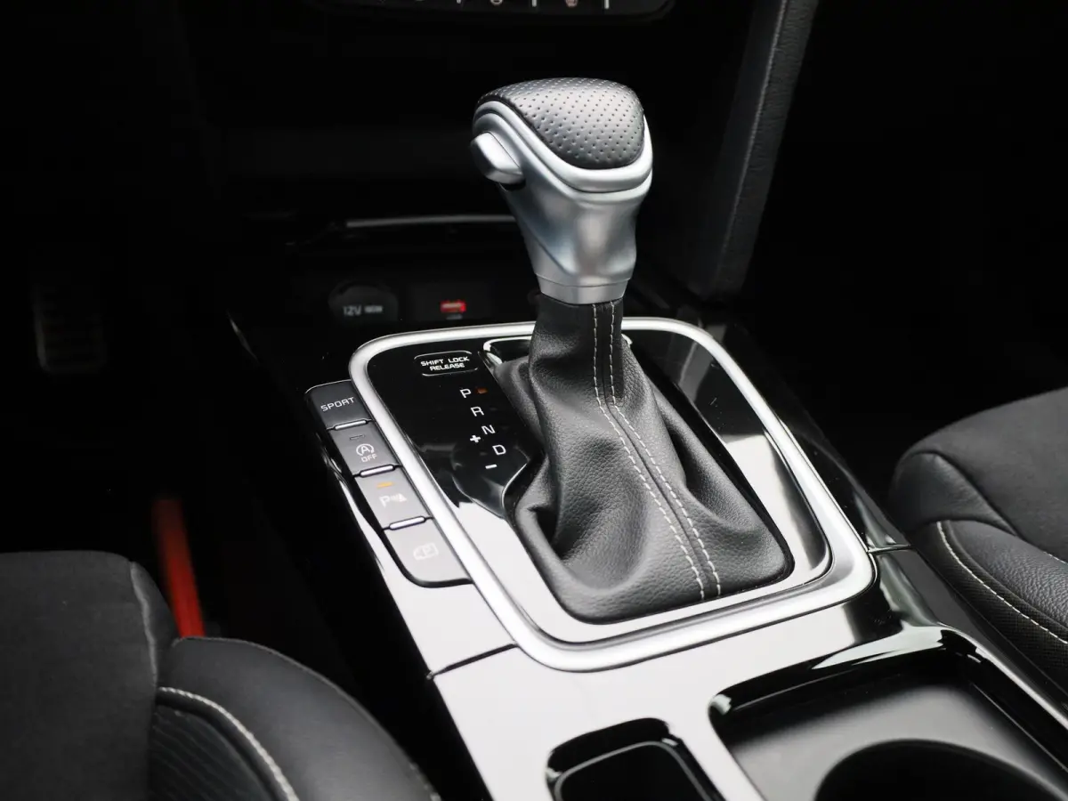 1.5 T-GDi GT-Line | CAMERA | STOEL-STUUR VERWARMING | CLIMATE CONTROL | ELEK.KOFFERBAK | LMV | DIGITAAL DASHBOARD | KEYLESS | HALF-LEDER | LED |