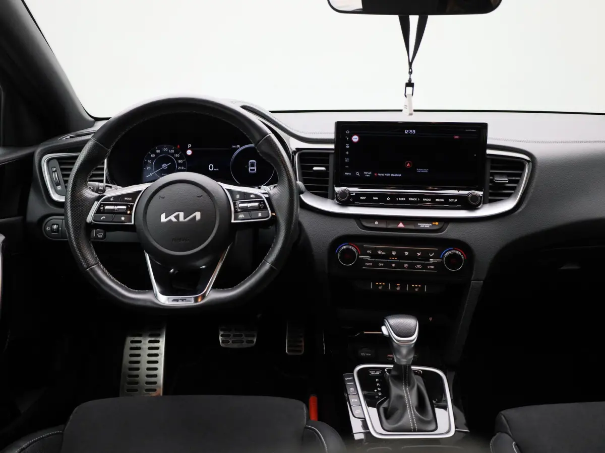 1.5 T-GDi GT-Line | CAMERA | STOEL-STUUR VERWARMING | CLIMATE CONTROL | ELEK.KOFFERBAK | LMV | DIGITAAL DASHBOARD | KEYLESS | HALF-LEDER | LED |