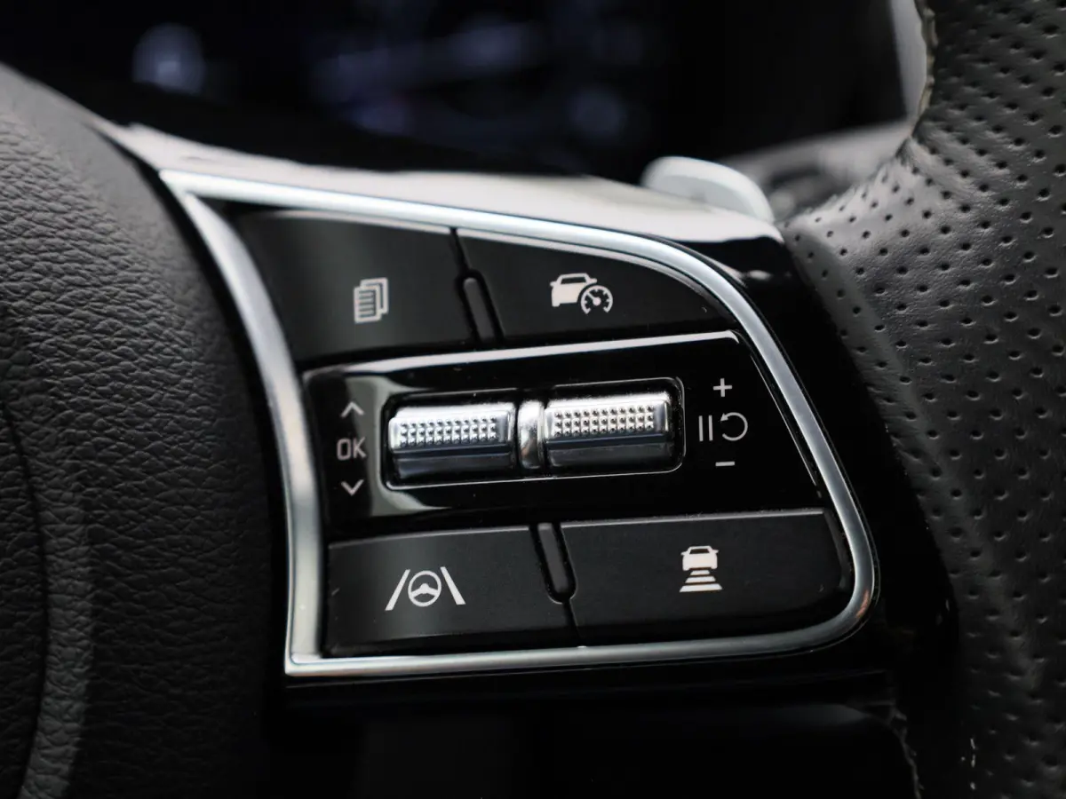 1.5 T-GDi GT-Line | CAMERA | STOEL-STUUR VERWARMING | CLIMATE CONTROL | ELEK.KOFFERBAK | LMV | DIGITAAL DASHBOARD | KEYLESS | HALF-LEDER | LED |