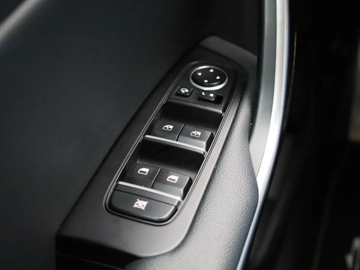 1.5 T-GDi GT-Line | CAMERA | STOEL-STUUR VERWARMING | CLIMATE CONTROL | ELEK.KOFFERBAK | LMV | DIGITAAL DASHBOARD | KEYLESS | HALF-LEDER | LED |