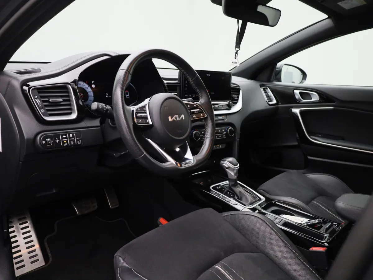 1.5 T-GDi GT-Line | CAMERA | STOEL-STUUR VERWARMING | CLIMATE CONTROL | ELEK.KOFFERBAK | LMV | DIGITAAL DASHBOARD | KEYLESS | HALF-LEDER | LED |