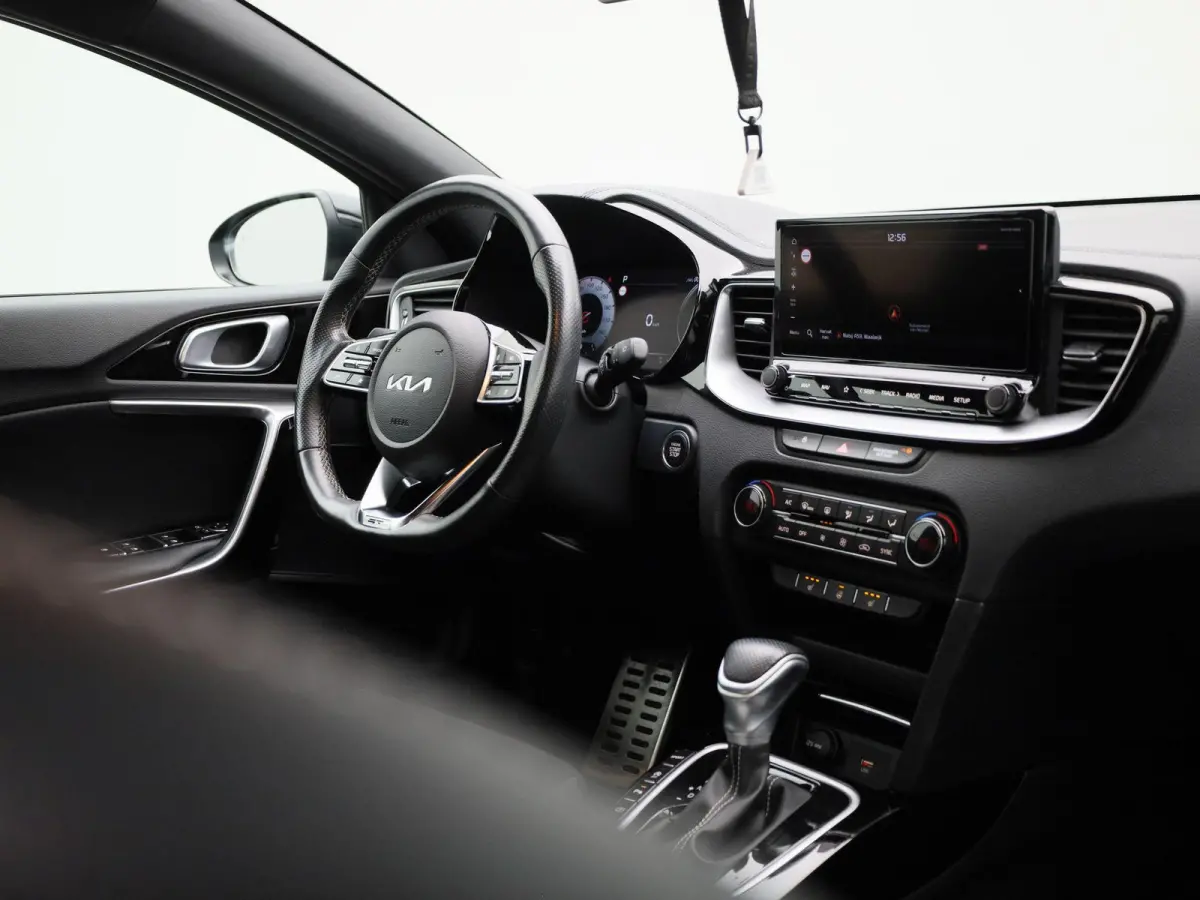 1.5 T-GDi GT-Line | CAMERA | STOEL-STUUR VERWARMING | CLIMATE CONTROL | ELEK.KOFFERBAK | LMV | DIGITAAL DASHBOARD | KEYLESS | HALF-LEDER | LED |