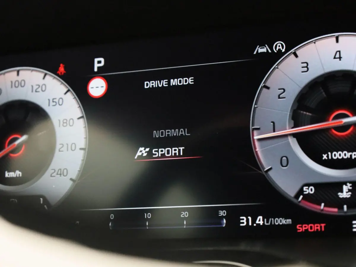 1.5 T-GDi GT-Line | CAMERA | STOEL-STUUR VERWARMING | CLIMATE CONTROL | ELEK.KOFFERBAK | LMV | DIGITAAL DASHBOARD | KEYLESS | HALF-LEDER | LED |