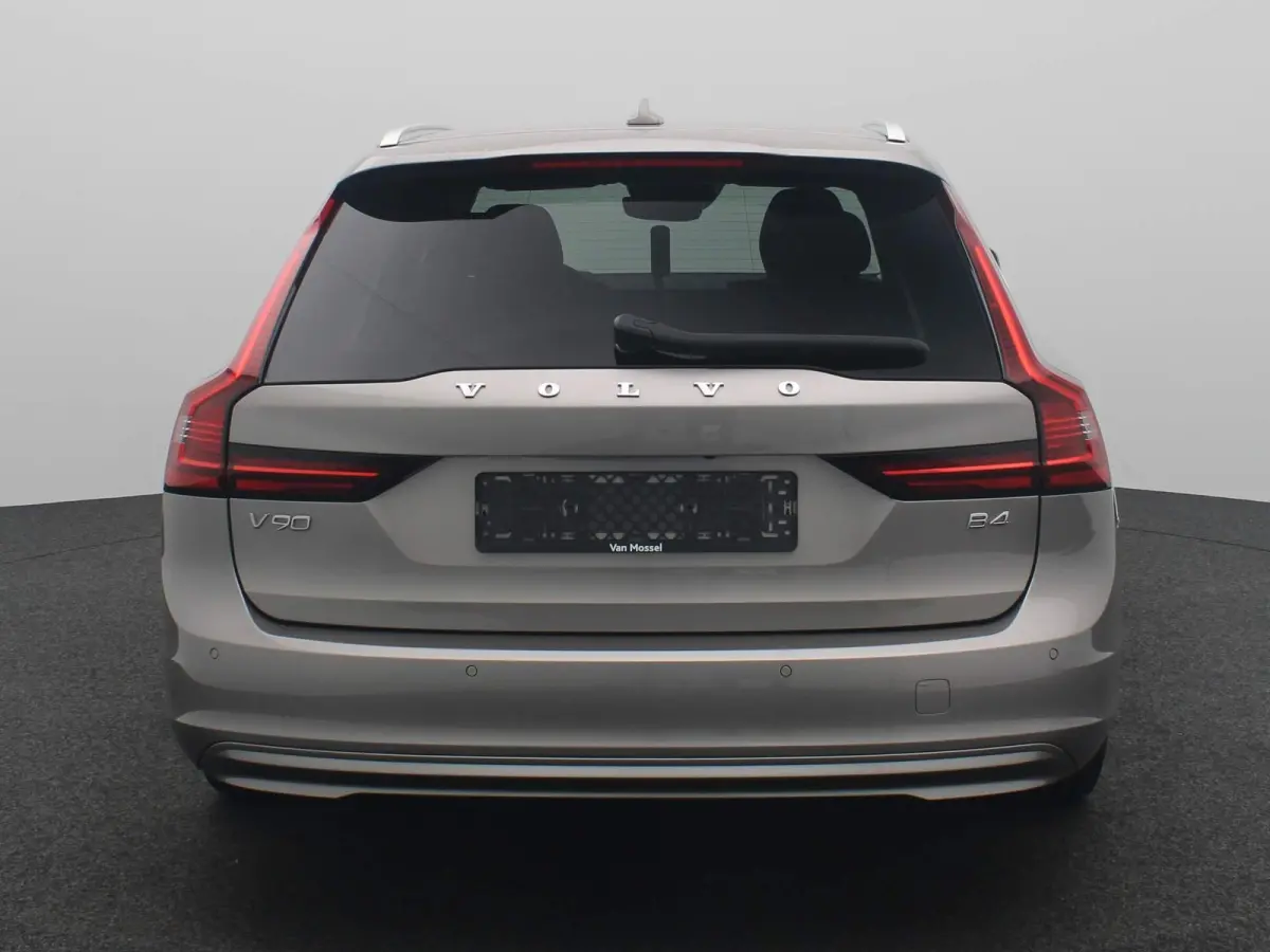 2.0 B4 Momentum Pro | Leder | Wegklapbare-Trekhaak | Stoel + Stuurverwarming | Adaptive Cruise Control |  360 Camera | Elektrische Achterklep | 18 inch | Dodehoekdetectie | Keyless |