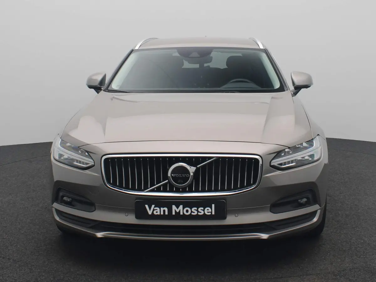 2.0 B4 Momentum Pro | Leder | Wegklapbare-Trekhaak | Stoel + Stuurverwarming | Adaptive Cruise Control |  360 Camera | Elektrische Achterklep | 18 inch | Dodehoekdetectie | Keyless |