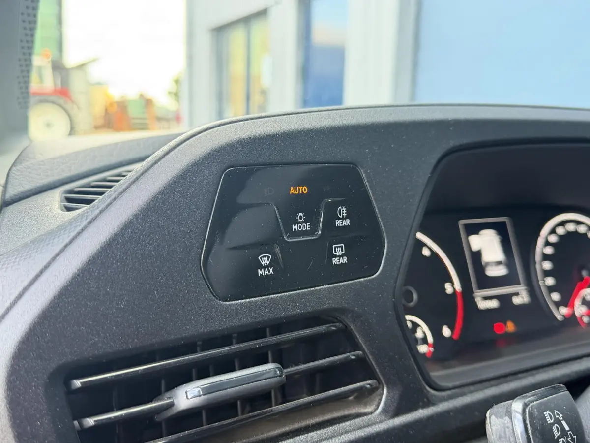 2.0 TDI Economy Business AIRCO / CRUISE CONTROLE / N.A.P / TREKHAAK / EURO 6