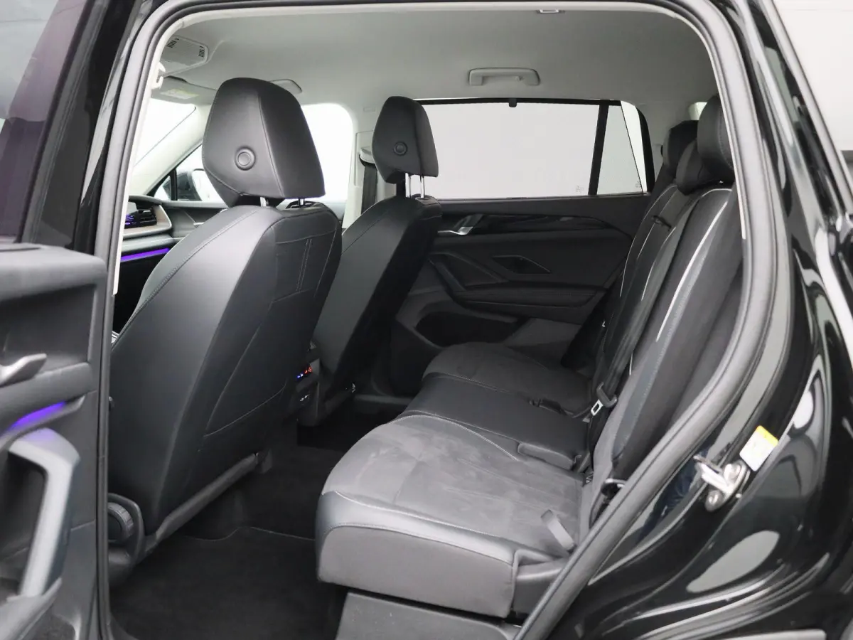 1.5 eHybrid Elegance 272 PK| Trekhaak | LED Matrix | 360 Camera | Stoelverwarming Voor & Achter | Verwarmbare Voorruit | Achterklep Elektrisch