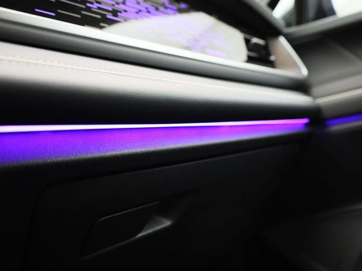 1.5 eHybrid Elegance 272 PK| Trekhaak | LED Matrix | 360 Camera | Stoelverwarming Voor & Achter | Verwarmbare Voorruit | Achterklep Elektrisch