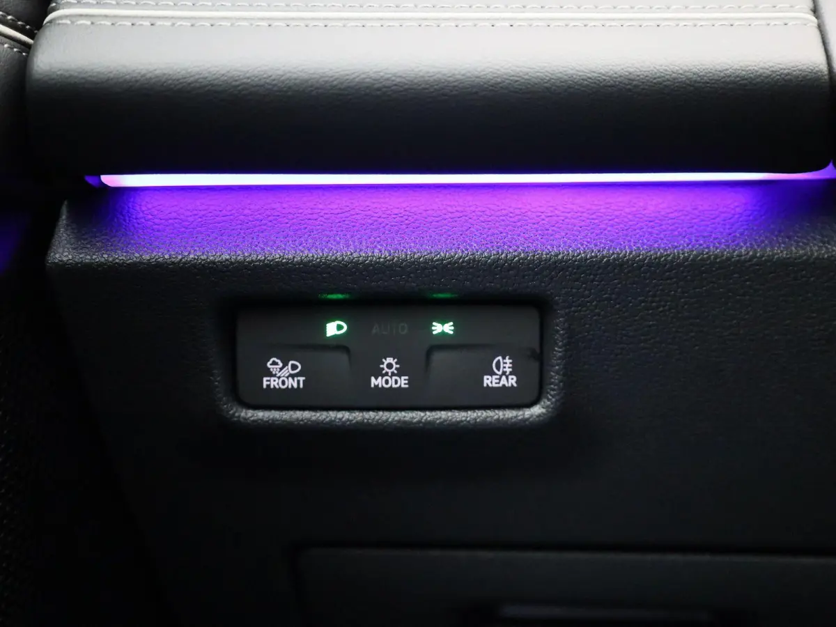 1.5 eHybrid Elegance 272 PK| Trekhaak | LED Matrix | 360 Camera | Stoelverwarming Voor & Achter | Verwarmbare Voorruit | Achterklep Elektrisch
