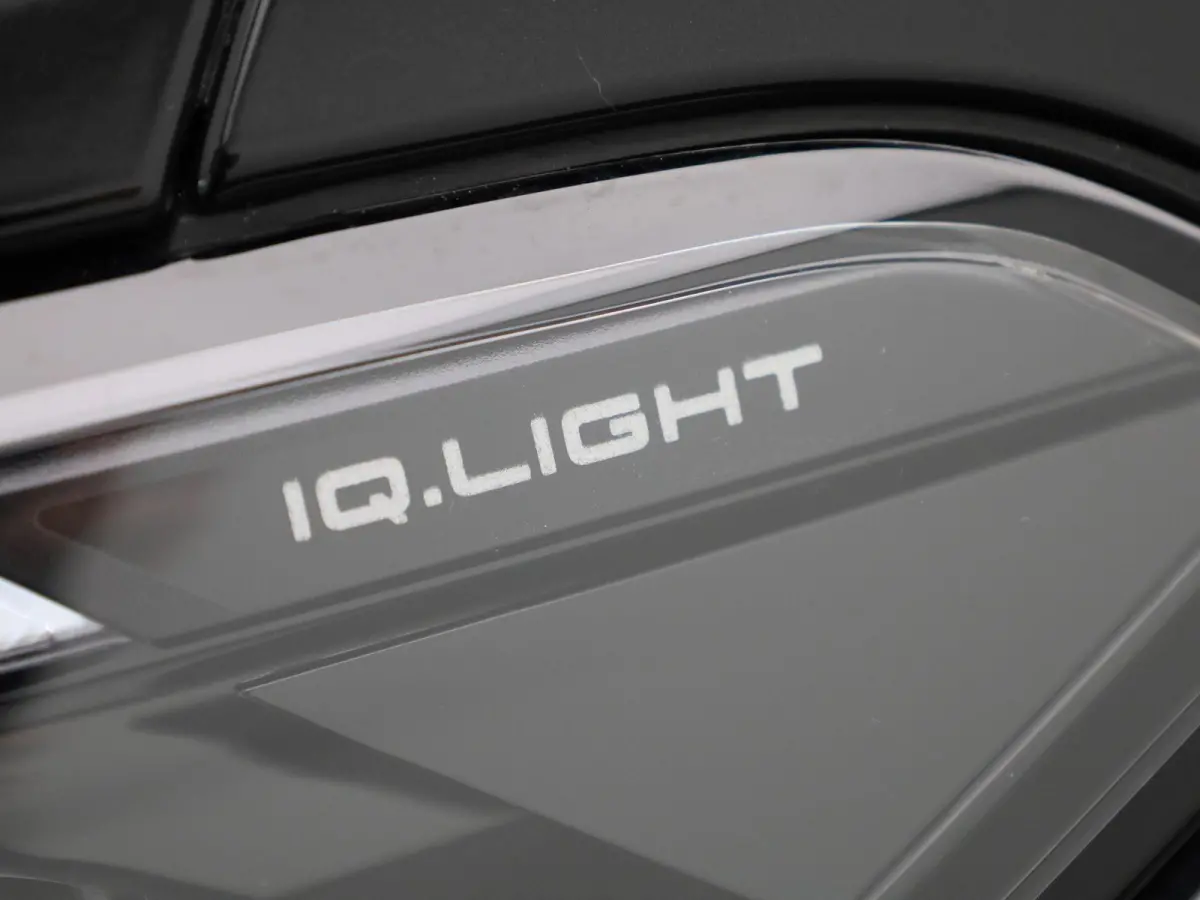 1.5 eHybrid Elegance 272 PK| Trekhaak | LED Matrix | 360 Camera | Stoelverwarming Voor & Achter | Verwarmbare Voorruit | Achterklep Elektrisch