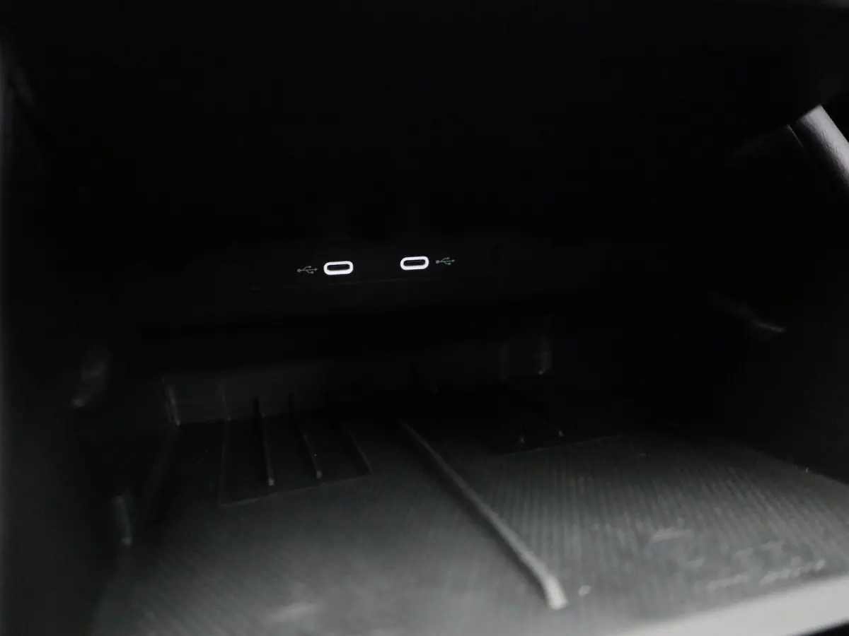 1.5 eHybrid Elegance 272 PK| Trekhaak | LED Matrix | 360 Camera | Stoelverwarming Voor & Achter | Verwarmbare Voorruit | Achterklep Elektrisch