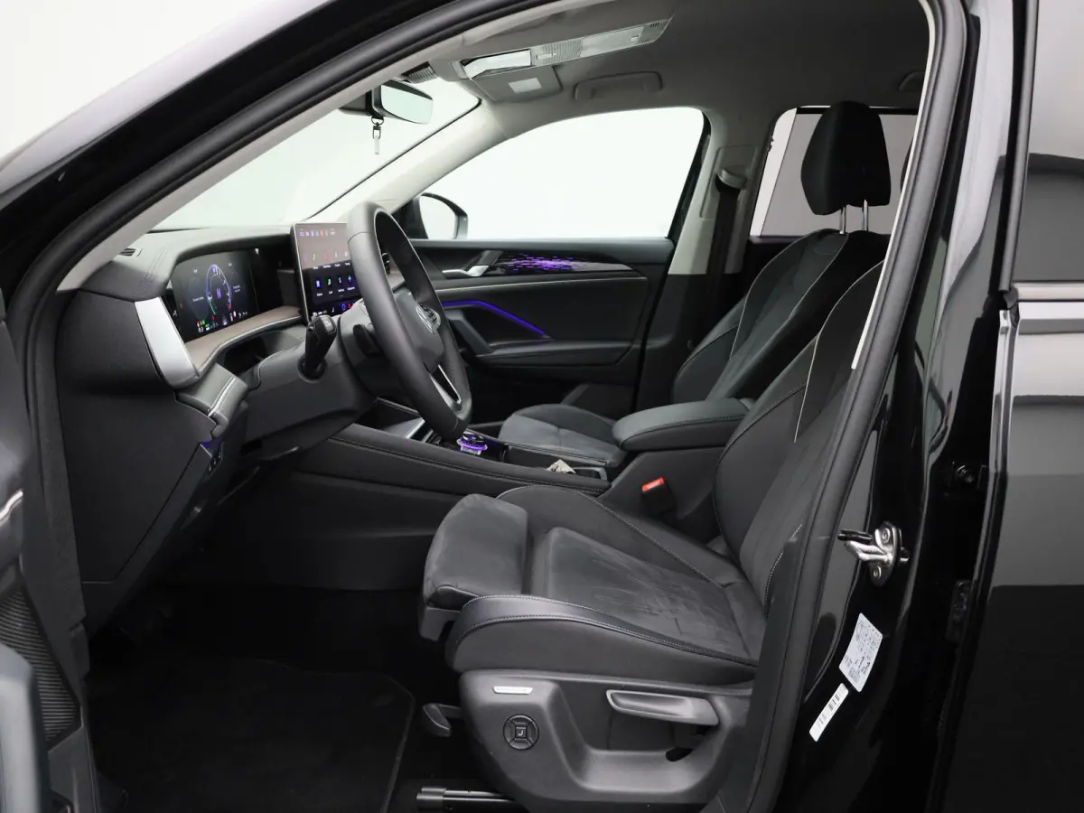 1.5 eHybrid Elegance 272 PK| Trekhaak | LED Matrix | 360 Camera | Stoelverwarming Voor & Achter | Verwarmbare Voorruit | Achterklep Elektrisch