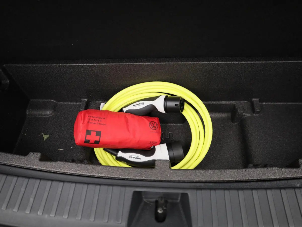 1.5 eHybrid Elegance 272 PK| Trekhaak | LED Matrix | 360 Camera | Stoelverwarming Voor & Achter | Verwarmbare Voorruit | Achterklep Elektrisch