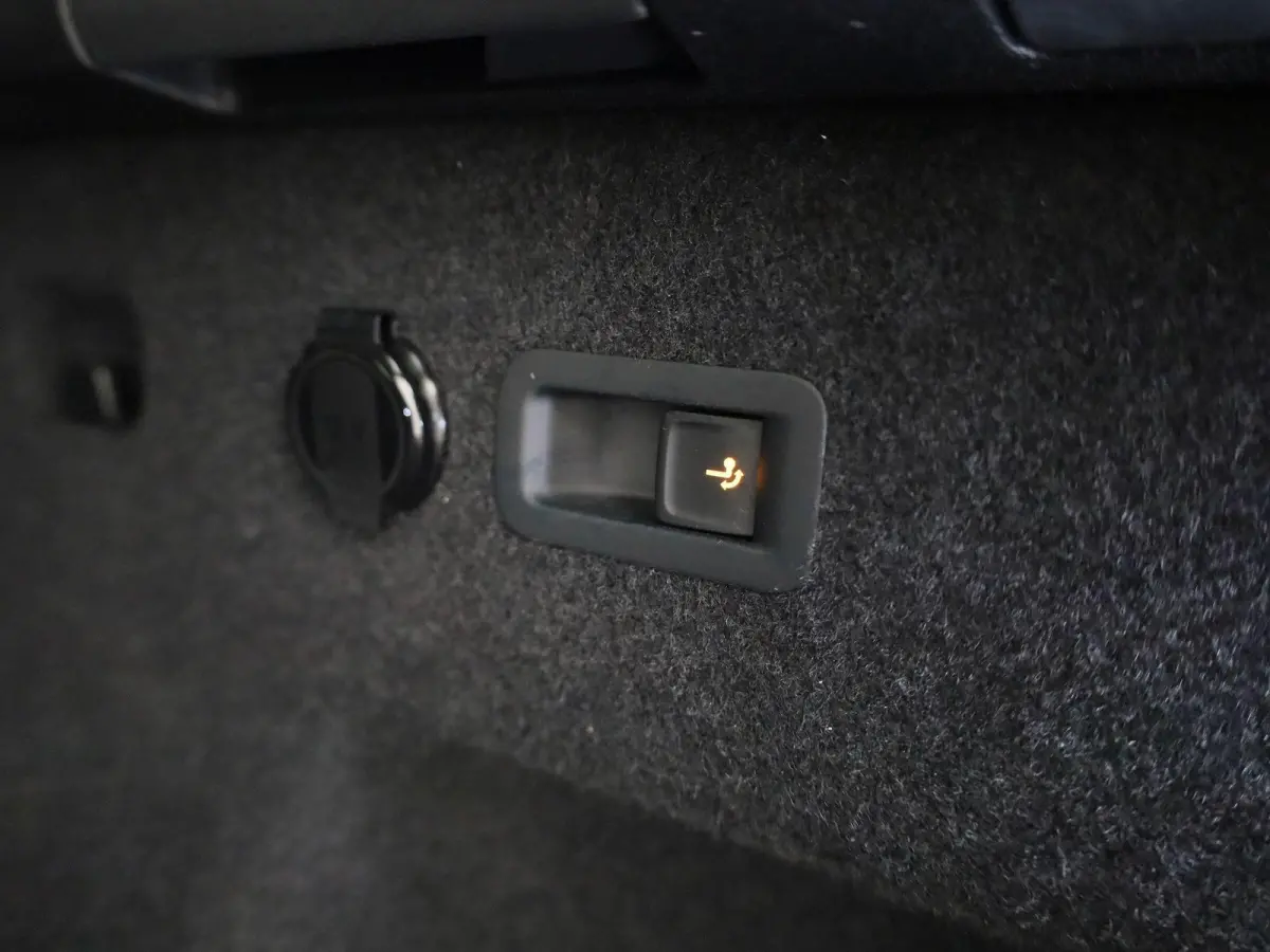 1.5 eHybrid Elegance 272 PK| Trekhaak | LED Matrix | 360 Camera | Stoelverwarming Voor & Achter | Verwarmbare Voorruit | Achterklep Elektrisch