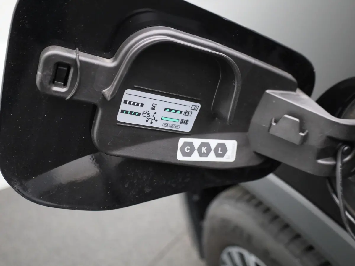 1.5 eHybrid Elegance 272 PK| Trekhaak | LED Matrix | 360 Camera | Stoelverwarming Voor & Achter | Verwarmbare Voorruit | Achterklep Elektrisch