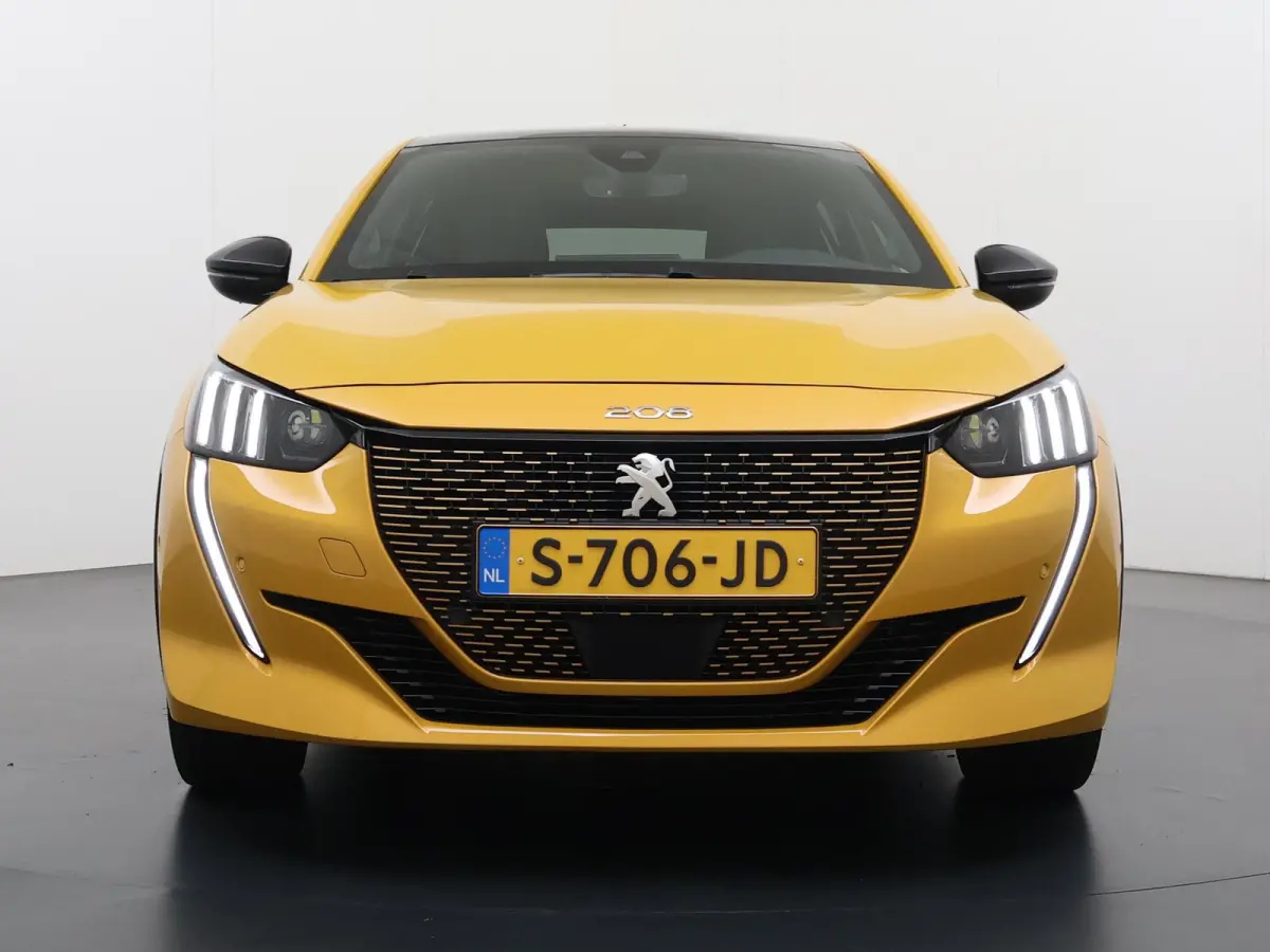 GT 50 kWh 136pk | Navigatie | Panorama dak | Stoelverwarming | Camera achter | 17 inch lichtmetalen velgen | Cruise control | Apple Carplay en Android auto