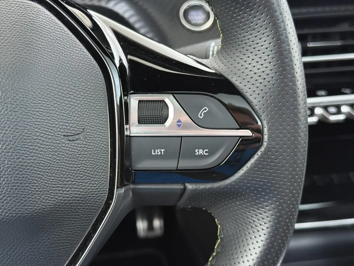 GT 50 kWh 136pk | Navigatie | Panorama dak | Stoelverwarming | Camera achter | 17 inch lichtmetalen velgen | Cruise control | Apple Carplay en Android auto