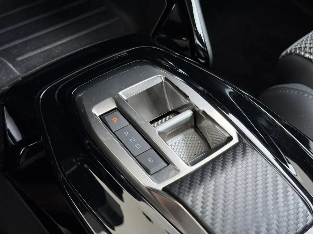 GT 50 kWh 136pk | Navigatie | Panorama dak | Stoelverwarming | Camera achter | 17 inch lichtmetalen velgen | Cruise control | Apple Carplay en Android auto