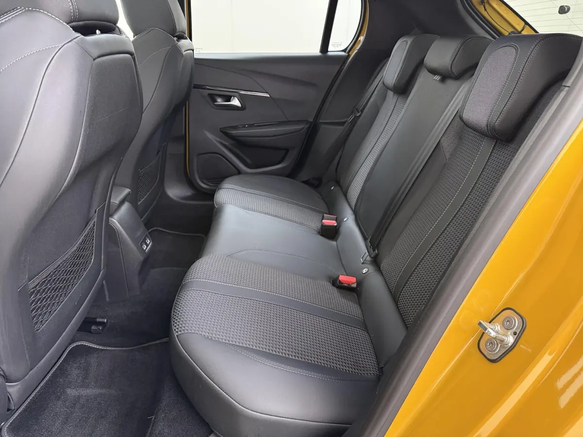 GT 50 kWh 136pk | Navigatie | Panorama dak | Stoelverwarming | Camera achter | 17 inch lichtmetalen velgen | Cruise control | Apple Carplay en Android auto