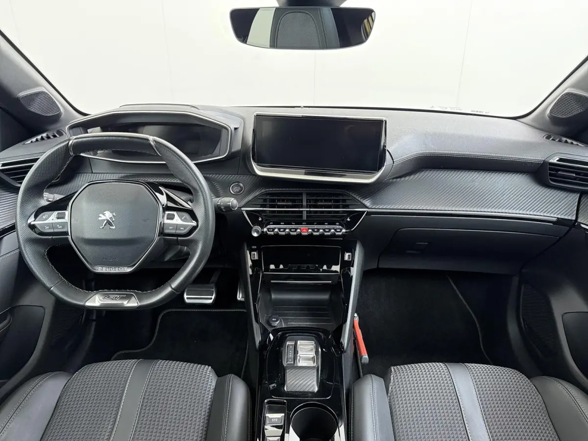 GT 50 kWh 136pk | Navigatie | Panorama dak | Stoelverwarming | Camera achter | 17 inch lichtmetalen velgen | Cruise control | Apple Carplay en Android auto