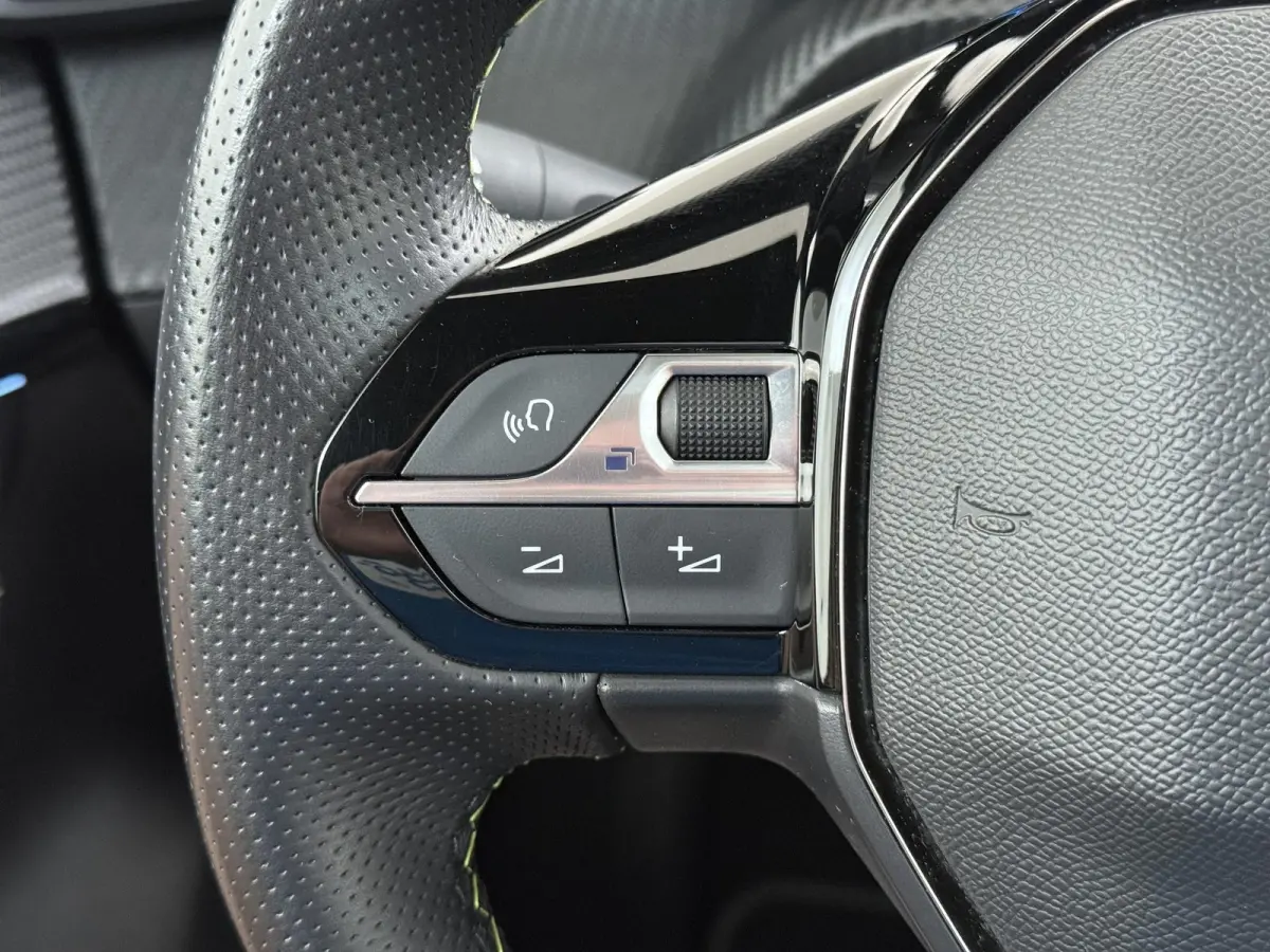 GT 50 kWh 136pk | Navigatie | Panorama dak | Stoelverwarming | Camera achter | 17 inch lichtmetalen velgen | Cruise control | Apple Carplay en Android auto