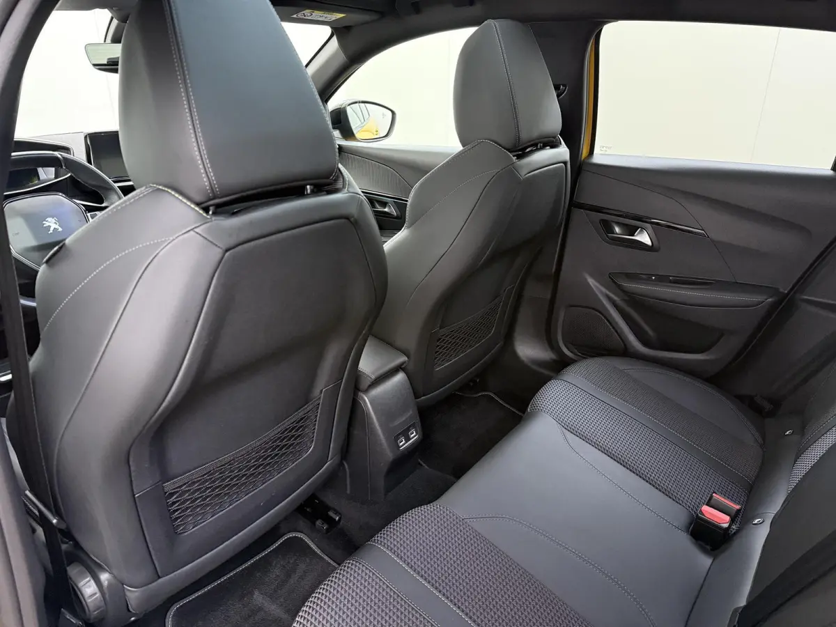 GT 50 kWh 136pk | Navigatie | Panorama dak | Stoelverwarming | Camera achter | 17 inch lichtmetalen velgen | Cruise control | Apple Carplay en Android auto