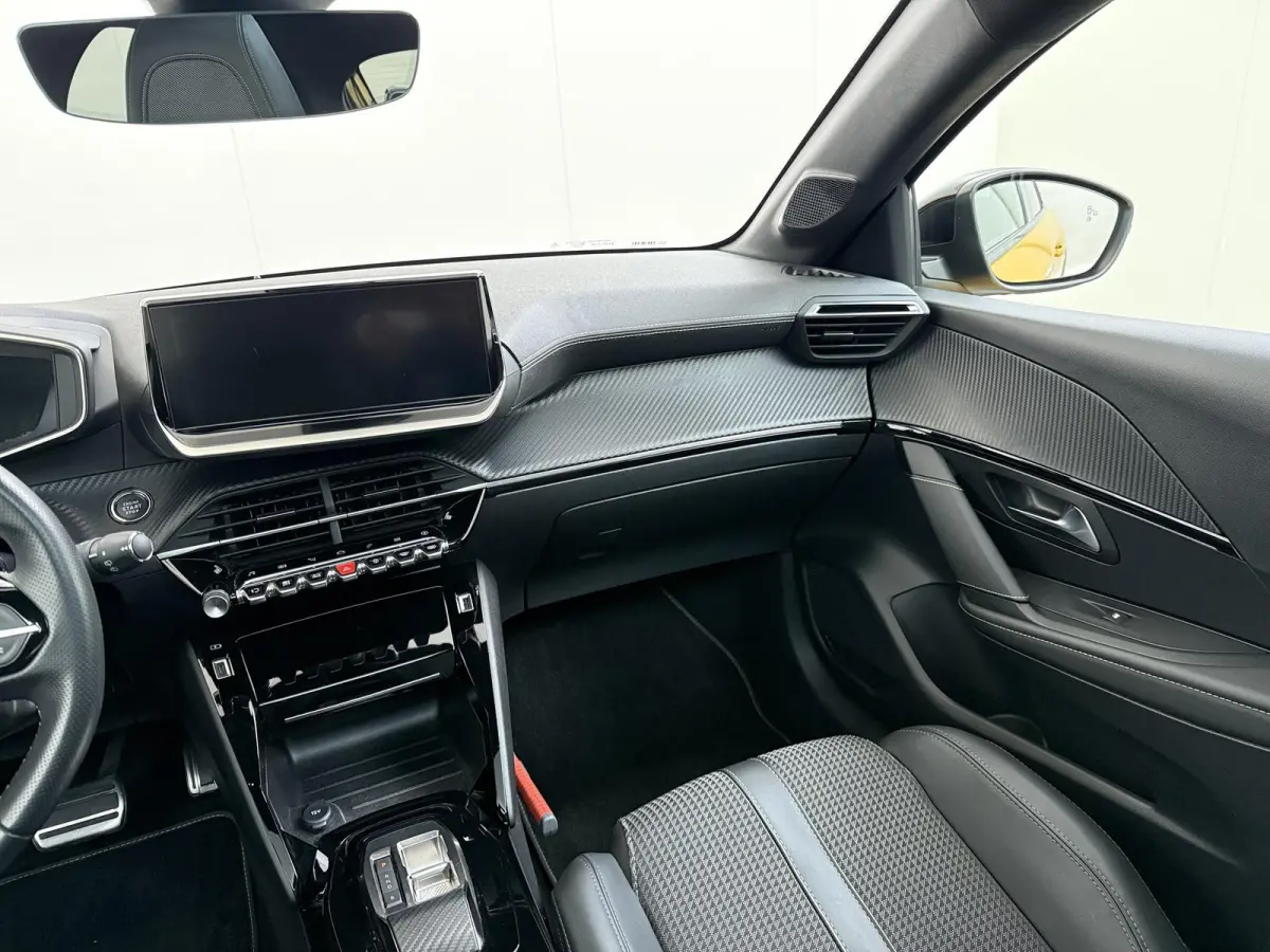 GT 50 kWh 136pk | Navigatie | Panorama dak | Stoelverwarming | Camera achter | 17 inch lichtmetalen velgen | Cruise control | Apple Carplay en Android auto