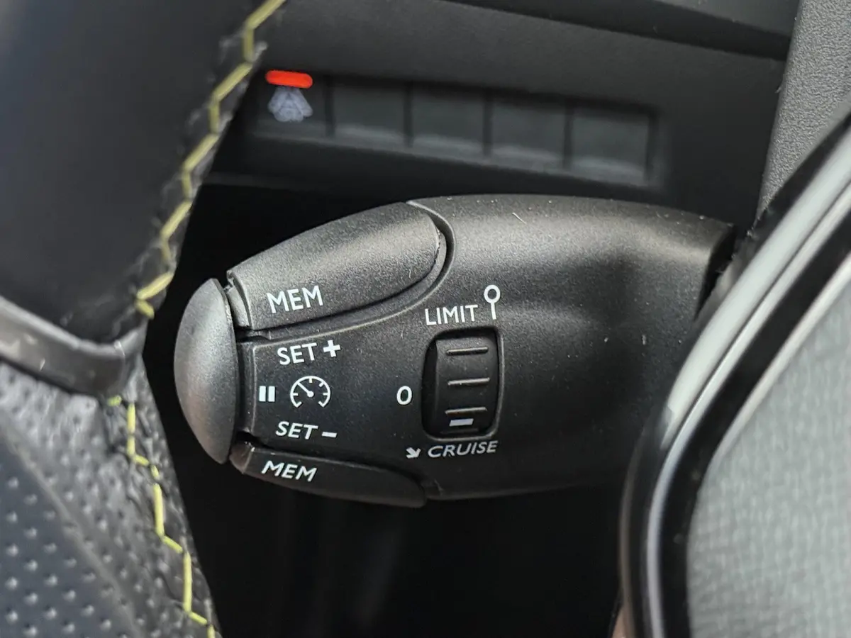 GT 50 kWh 136pk | Navigatie | Panorama dak | Stoelverwarming | Camera achter | 17 inch lichtmetalen velgen | Cruise control | Apple Carplay en Android auto