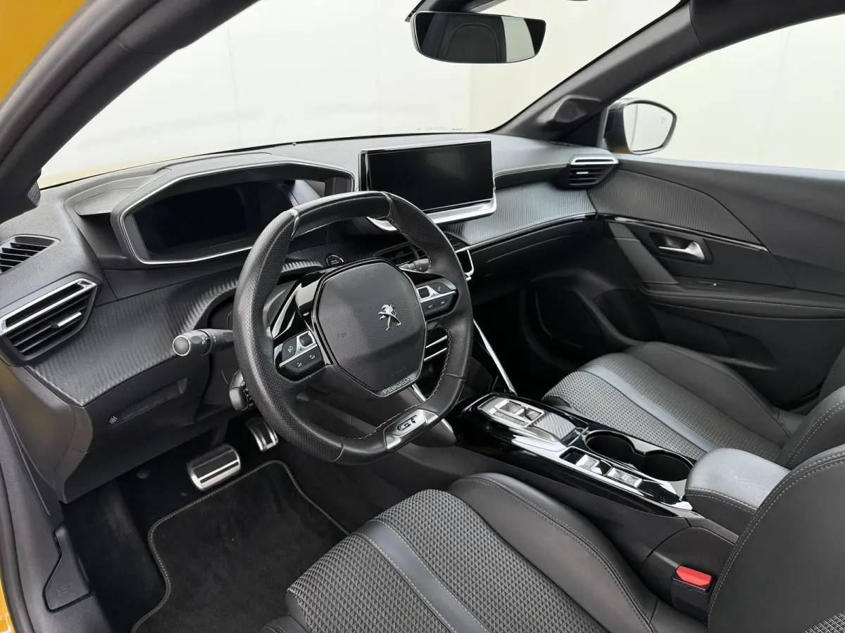 GT 50 kWh 136pk | Navigatie | Panorama dak | Stoelverwarming | Camera achter | 17 inch lichtmetalen velgen | Cruise control | Apple Carplay en Android auto