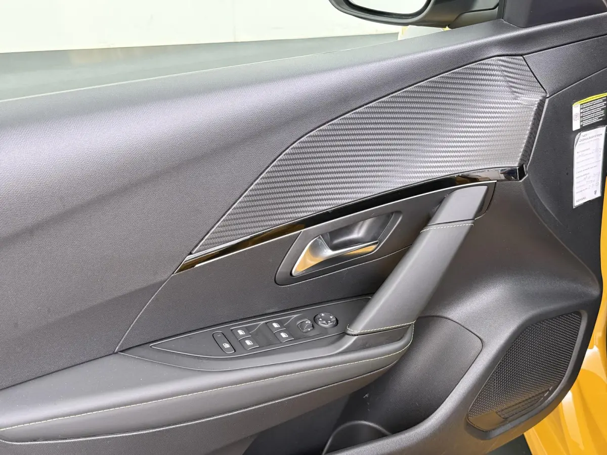 GT 50 kWh 136pk | Navigatie | Panorama dak | Stoelverwarming | Camera achter | 17 inch lichtmetalen velgen | Cruise control | Apple Carplay en Android auto