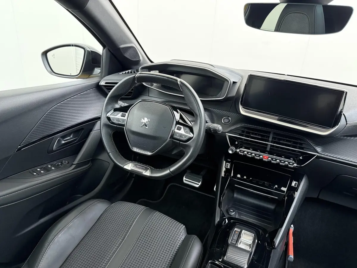 GT 50 kWh 136pk | Navigatie | Panorama dak | Stoelverwarming | Camera achter | 17 inch lichtmetalen velgen | Cruise control | Apple Carplay en Android auto