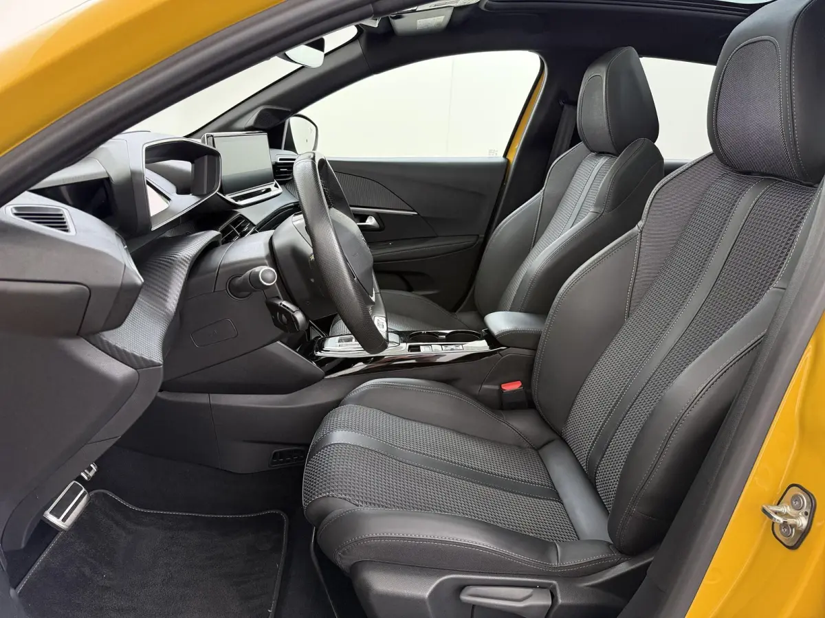 GT 50 kWh 136pk | Navigatie | Panorama dak | Stoelverwarming | Camera achter | 17 inch lichtmetalen velgen | Cruise control | Apple Carplay en Android auto