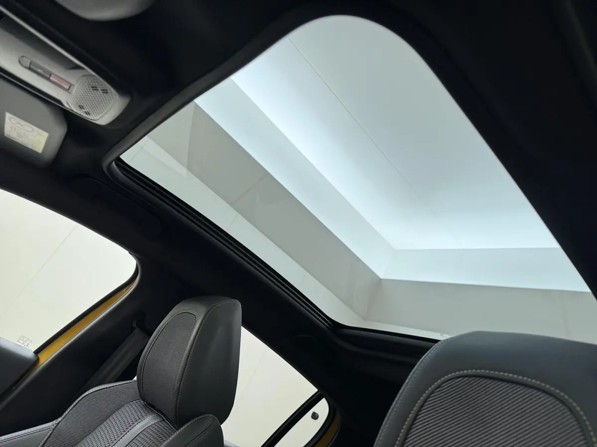GT 50 kWh 136pk | Navigatie | Panorama dak | Stoelverwarming | Camera achter | 17 inch lichtmetalen velgen | Cruise control | Apple Carplay en Android auto