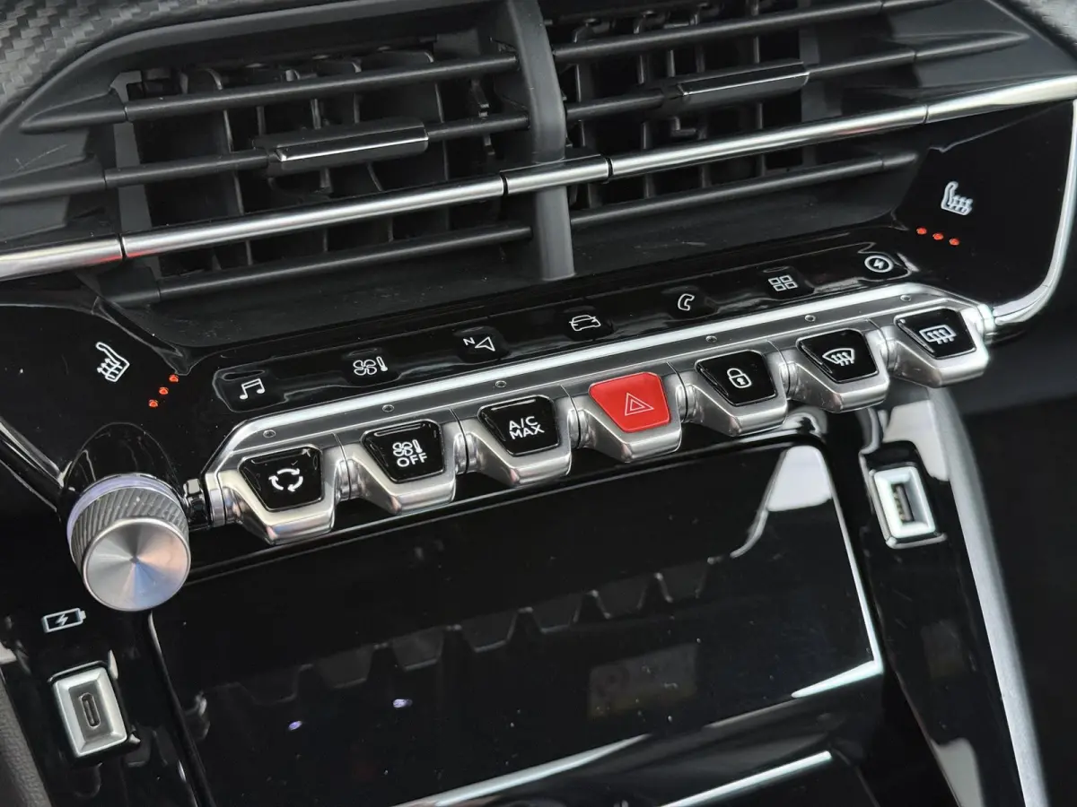 GT 50 kWh 136pk | Navigatie | Panorama dak | Stoelverwarming | Camera achter | 17 inch lichtmetalen velgen | Cruise control | Apple Carplay en Android auto