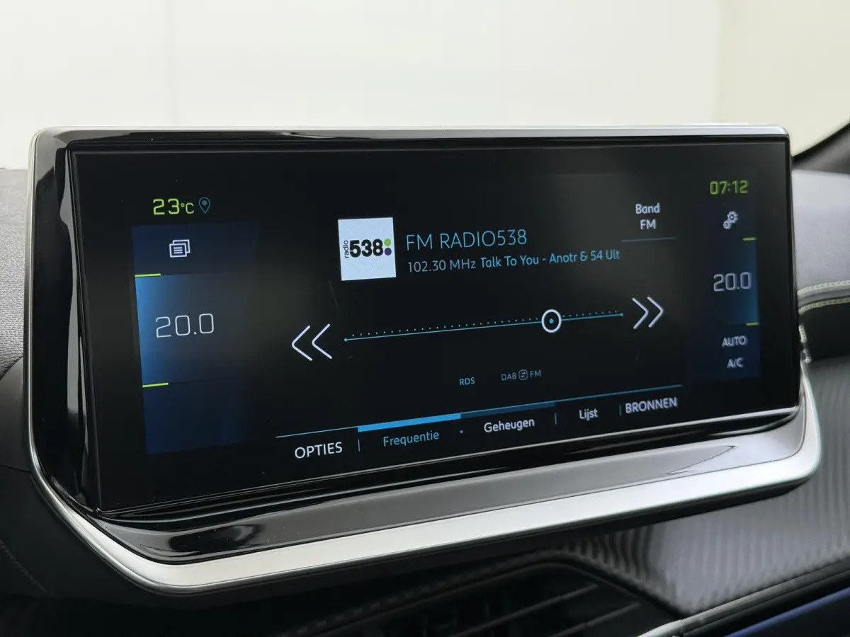 GT 50 kWh 136pk | Navigatie | Panorama dak | Stoelverwarming | Camera achter | 17 inch lichtmetalen velgen | Cruise control | Apple Carplay en Android auto