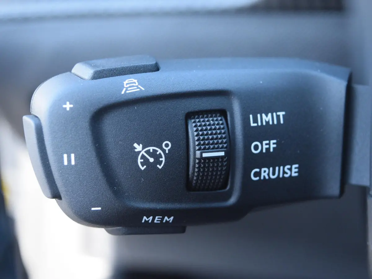 1.2 Hybrid 145 Allure l Adaptief cruise control l Navigatie l 360 camera