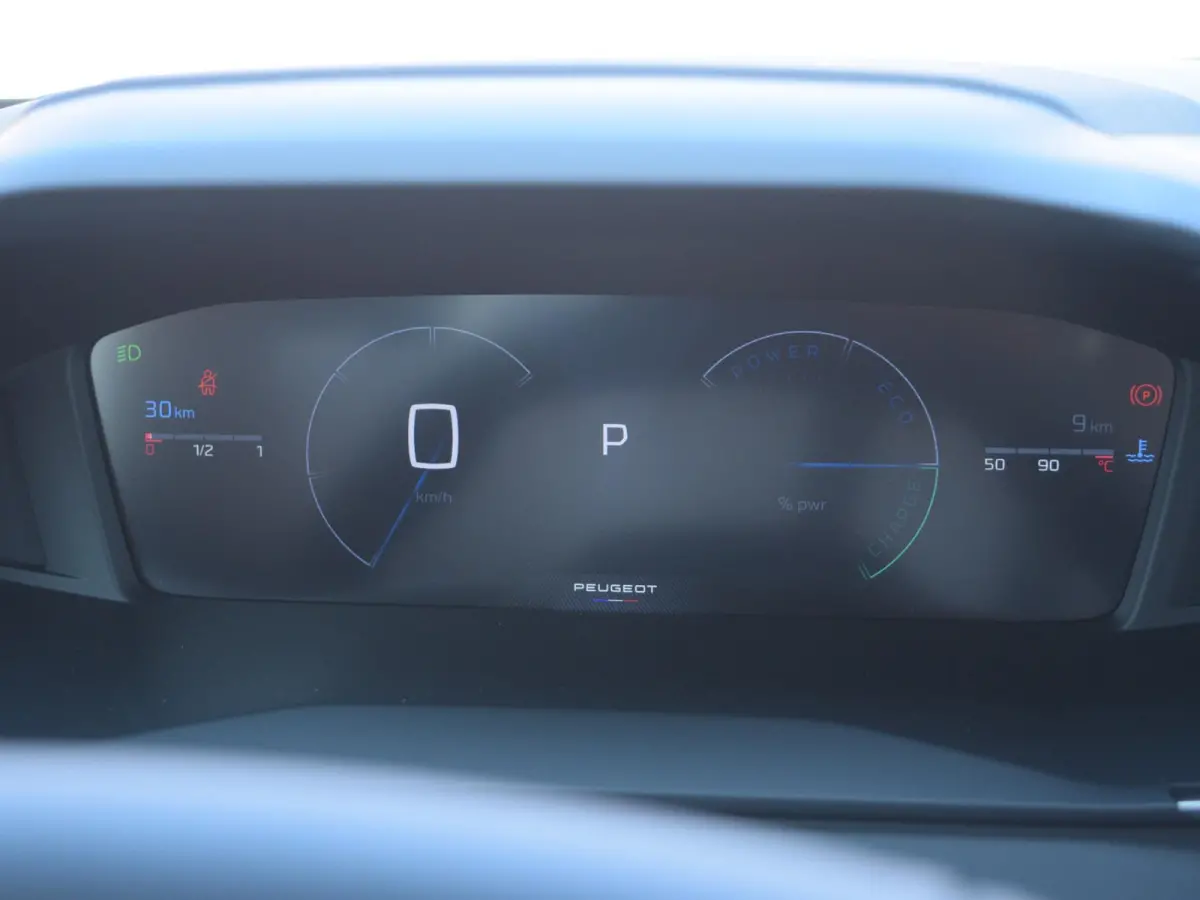 1.2 Hybrid 145 Allure l Adaptief cruise control l Navigatie l 360 camera