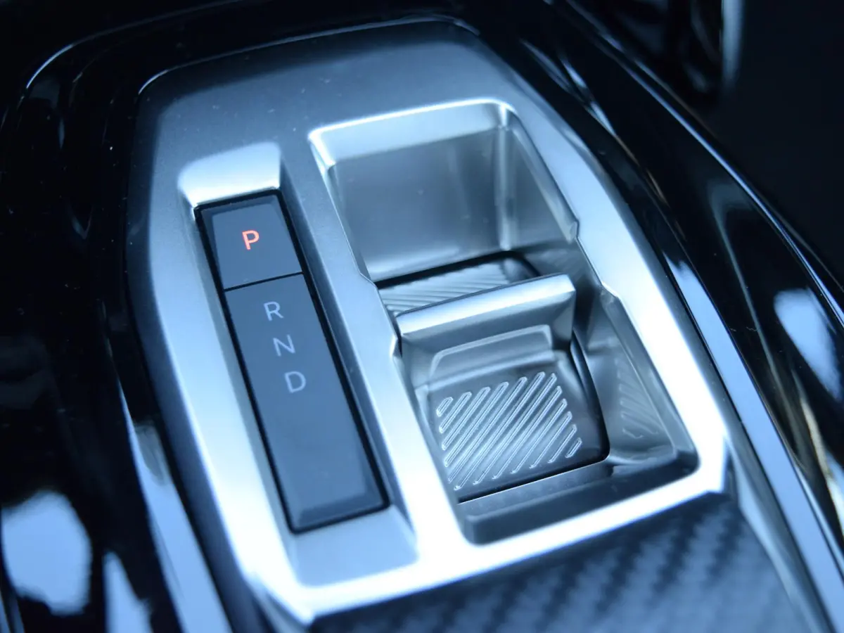 1.2 Hybrid 145 Allure l Adaptief cruise control l Navigatie l 360 camera