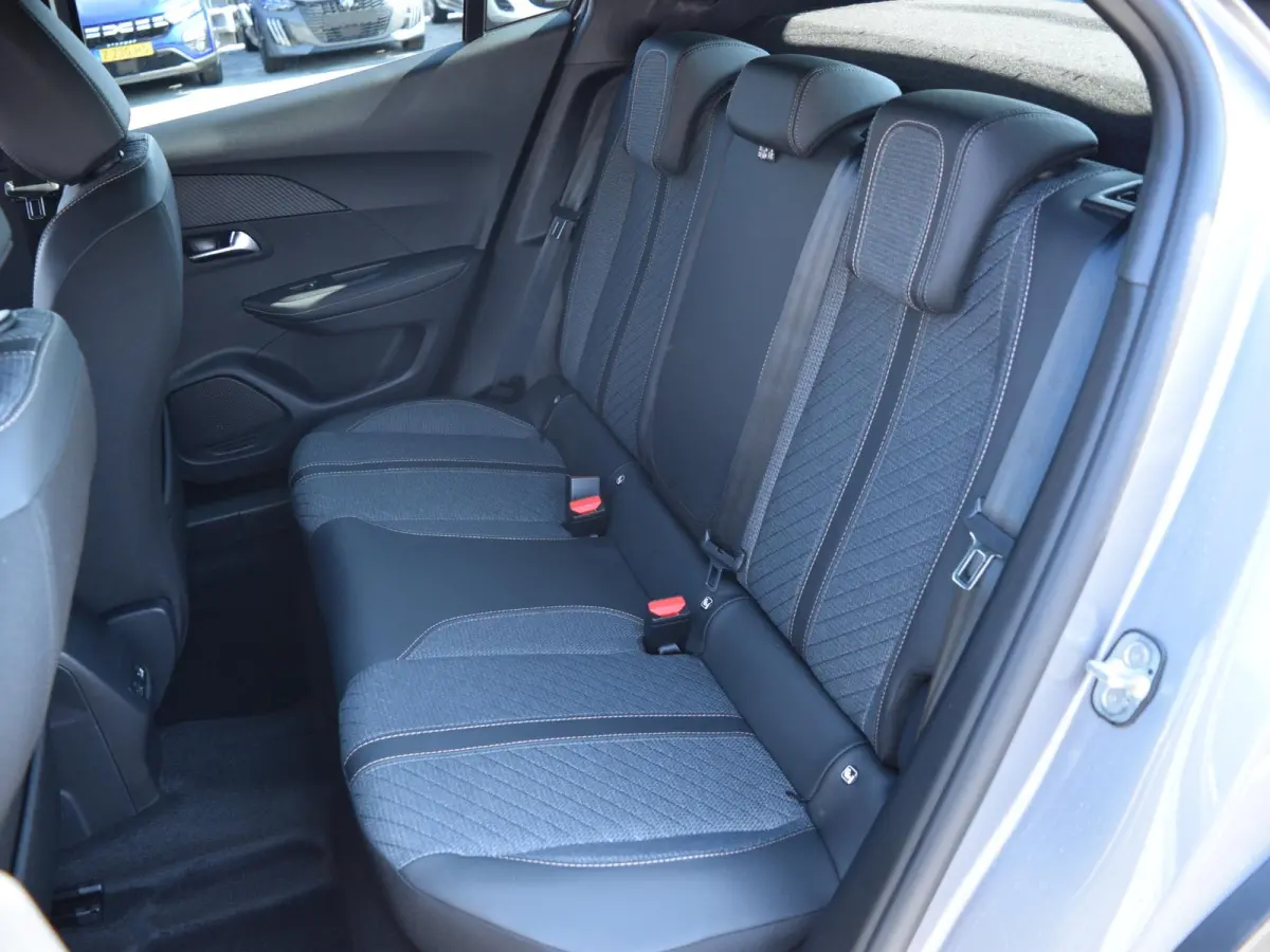 1.2 Hybrid 145 Allure l Adaptief cruise control l Navigatie l 360 camera