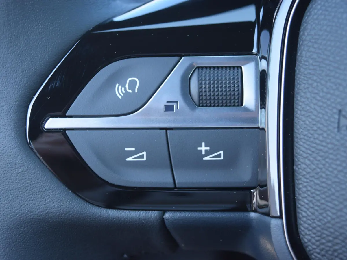 1.2 Hybrid 145 Allure l Adaptief cruise control l Navigatie l 360 camera