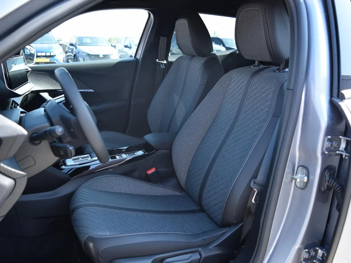 1.2 Hybrid 145 Allure l Adaptief cruise control l Navigatie l 360 camera
