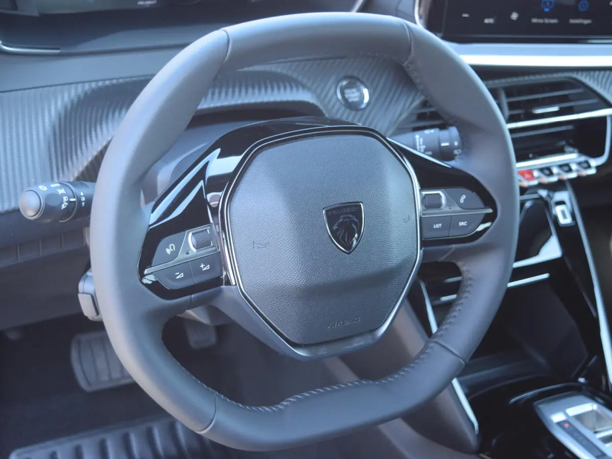 1.2 Hybrid 145 Allure l Adaptief cruise control l Navigatie l 360 camera