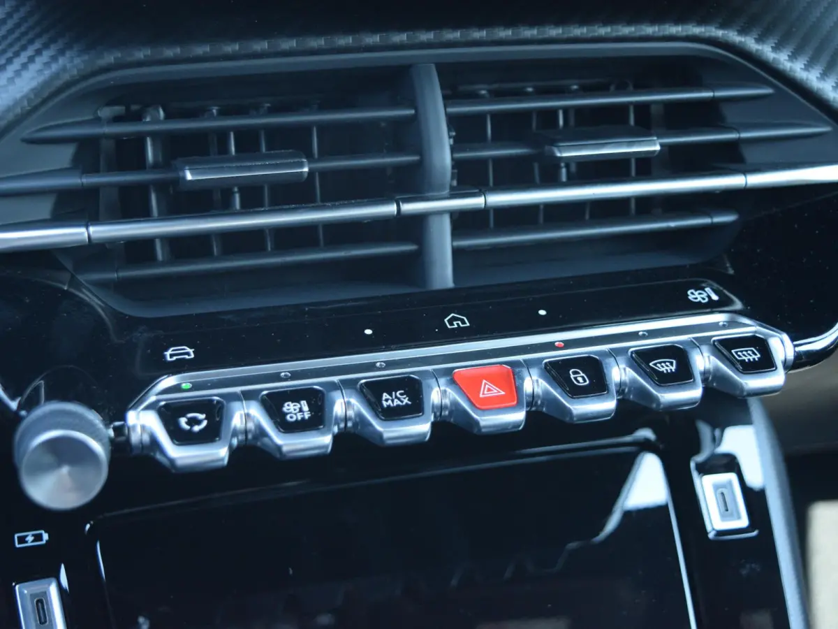 1.2 Hybrid 145 Allure l  Adaptive cruise control l Navigatie l 360 camera