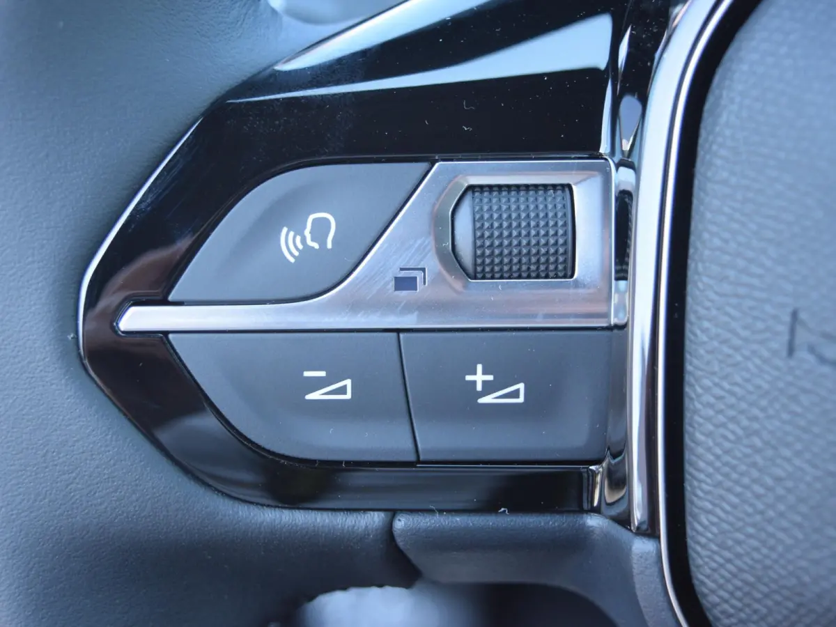 1.2 Hybrid 145 Allure l  Adaptive cruise control l Navigatie l 360 camera