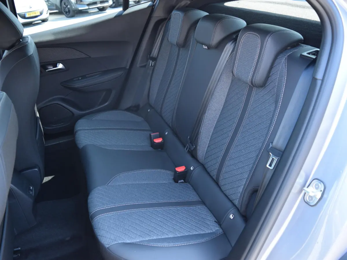 1.2 Hybrid 145 Allure l  Adaptive cruise control l Navigatie l 360 camera
